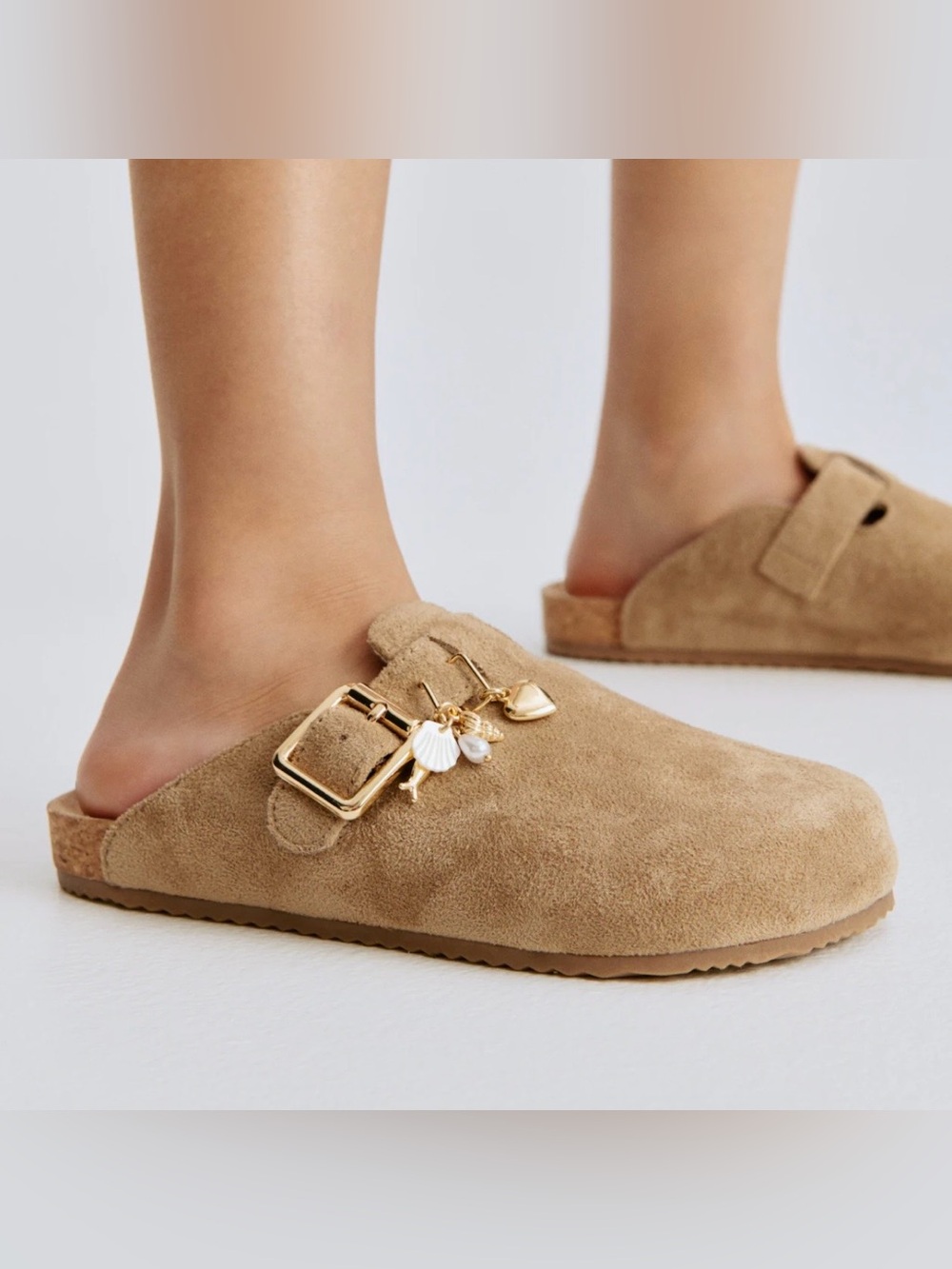 NWT H&M girls charm detailed footbed mules. Beige in size 12.5